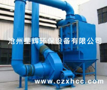 沉流式濾筒除塵器采用定阻或定時(shí)形式對(duì)濾筒進(jìn)行脈沖清灰，保證了濾筒表面清潔和有效正常運(yùn)轉(zhuǎn).該收塵設(shè)備還配有溫度顯示及報(bào)警系統(tǒng)等裝置,當(dāng)溫度超過(guò)額定值時(shí)，將自動(dòng)報(bào)警,以便