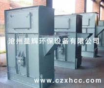 D型斗式提升機(jī)代號為D,即帶式斗式提升機(jī):產(chǎn)品規(guī)格以斗寬表示.相比鏈圓環(huán)鏈?zhǔn)蕉肥教嵘龣C(jī)該D型斗式提升機(jī)具有規(guī)格多輸送量大,提升高度高,運(yùn)行平穩(wěn)可靠,壽命長等顯著優(yōu)點(diǎn).