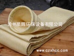 亞克力除塵布袋化學(xué)名均聚丙烯腈，用它為原料經(jīng)針刺法制成氈,然后經(jīng)過(guò)特殊的拒水處理從而得到亞克力中溫抗水解針刺過(guò)濾氈，產(chǎn)品透氣量14m3/m2·min